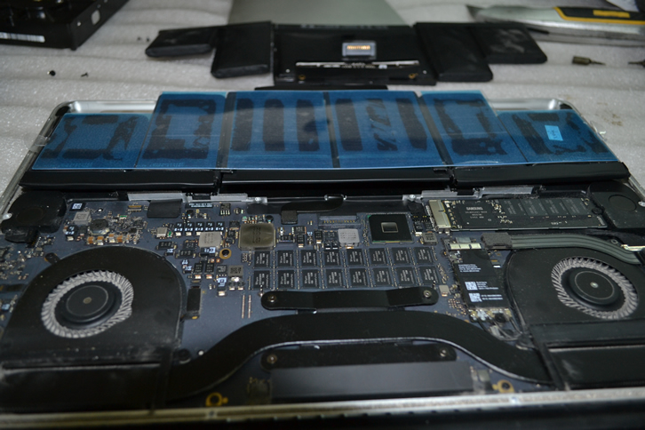 Замена аккумулятора MacBook
